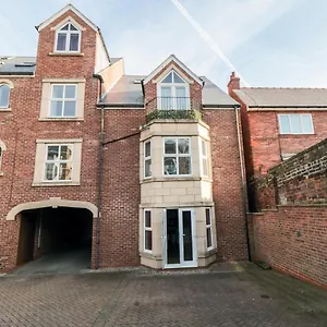 1, 19 Cleveland Terrace Apartment
