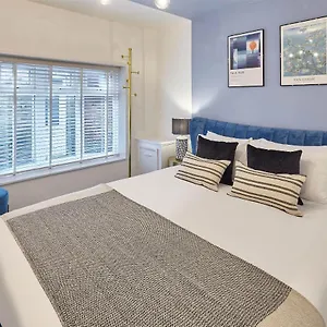 Host & - Tides Apartment