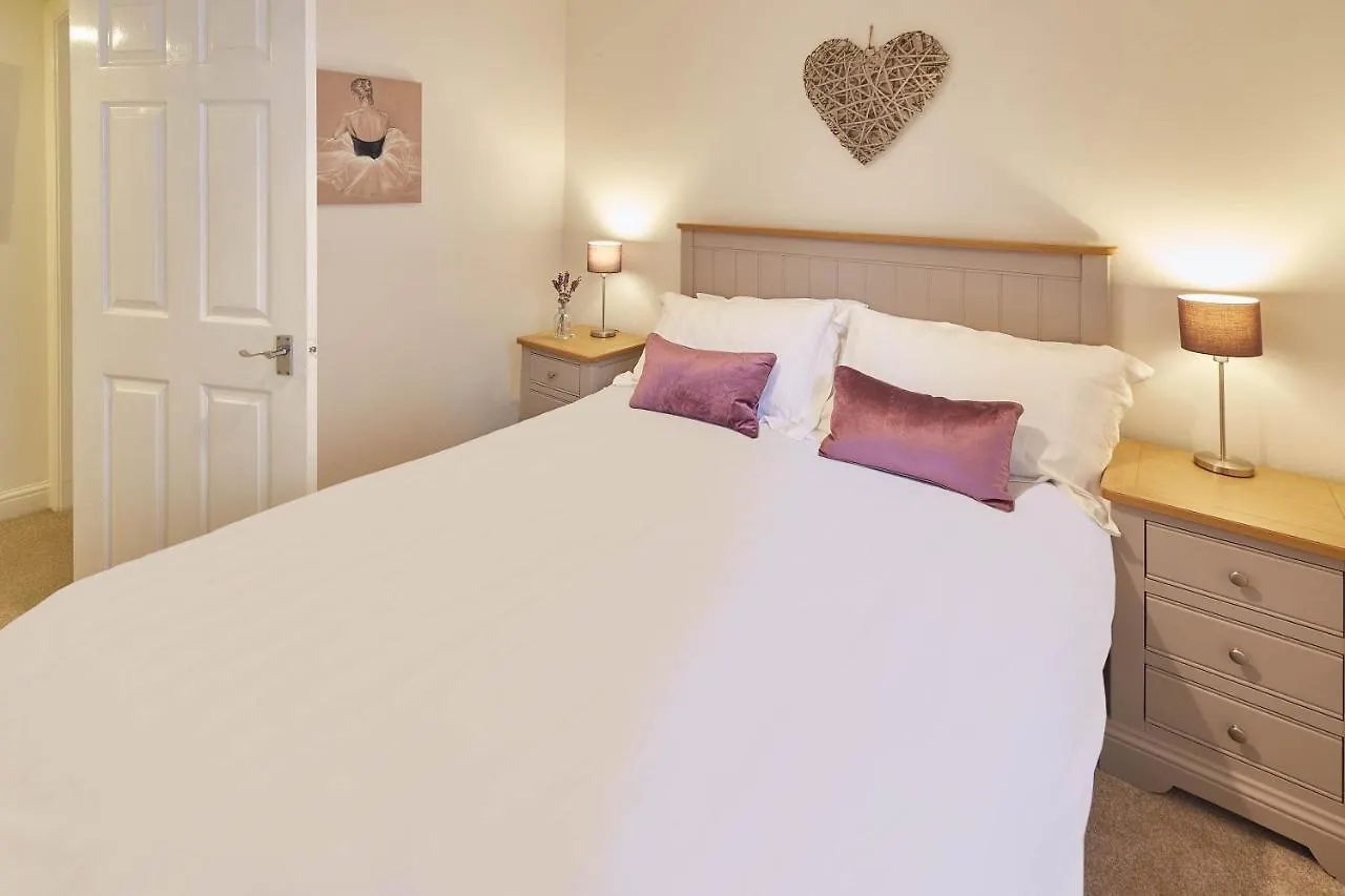 בית נופש וויטבי Host & Stay - Richemont Cottage
